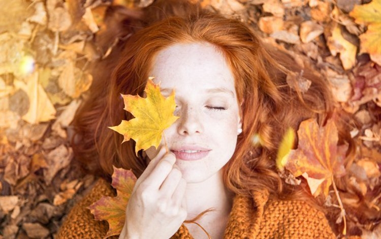 Come cambiano il nostro corpo e la nostra pelle in autunno